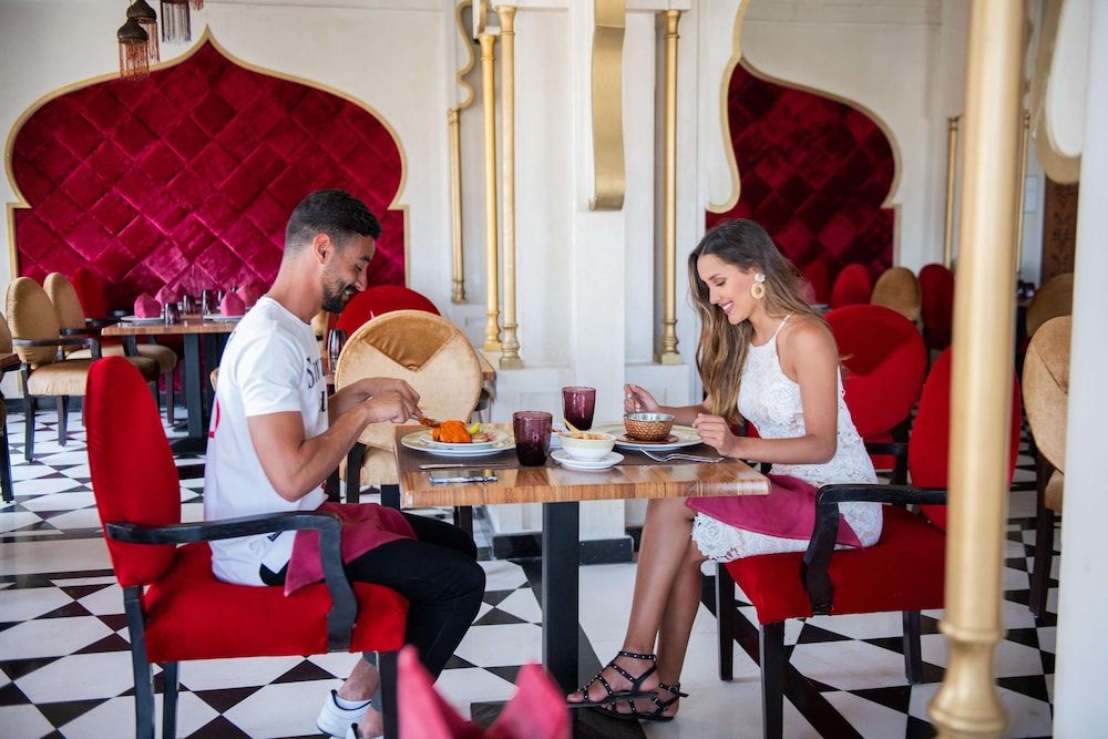 restaurant cafeteria