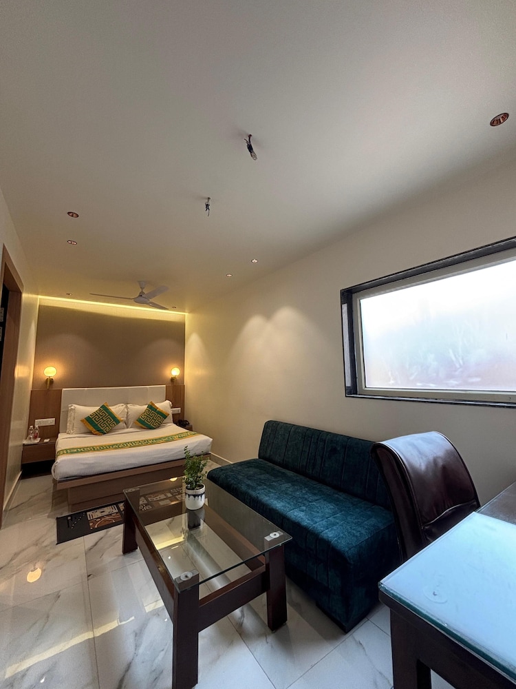 Hotel Taj Inn 42/64