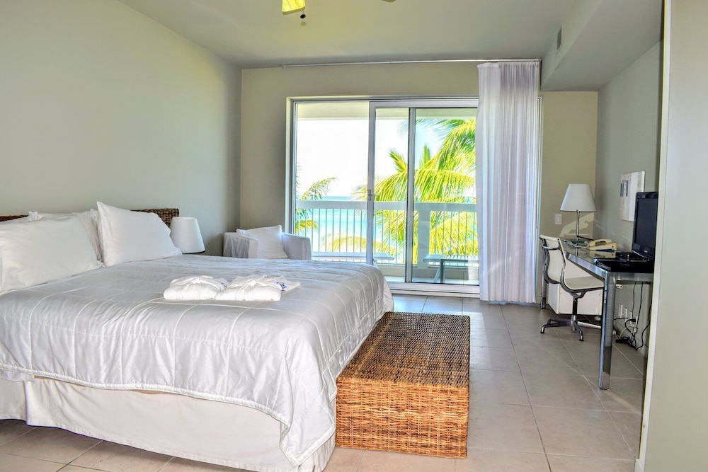 STUDIO, SUITE, OCEAN FRONT