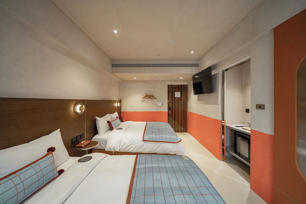 Oriental Hotel 13/50