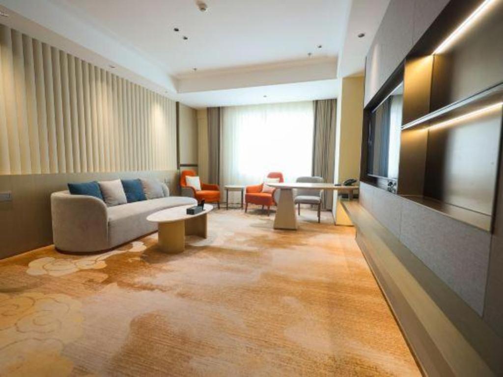 Jinyuan Jinling Plaza 42/63