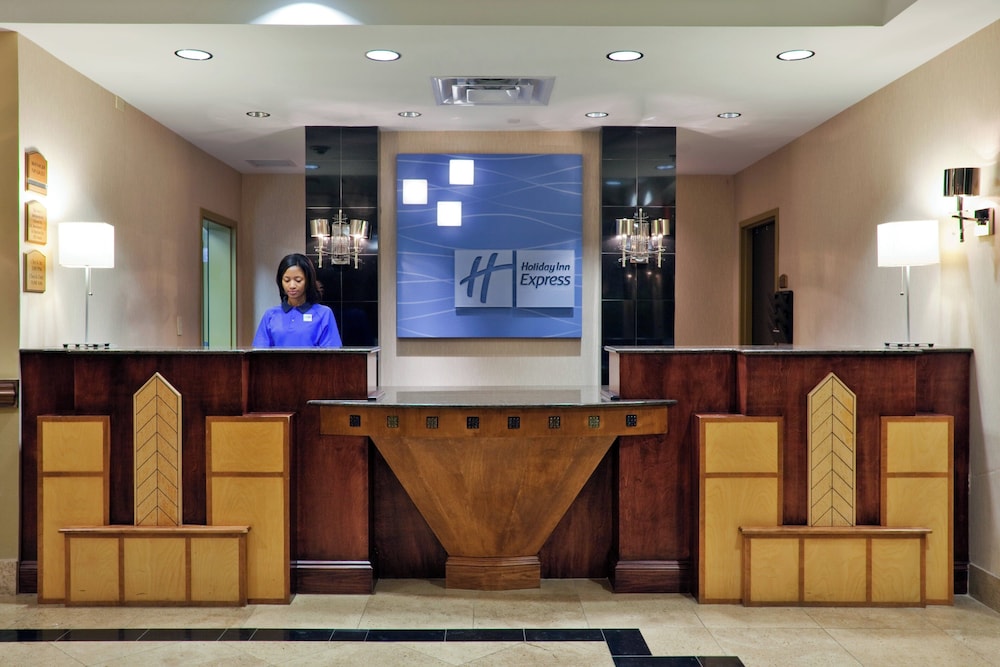 Holiday Inn Express & Suites Birmingham - Inverness 280, an IHG Hotel 10/74