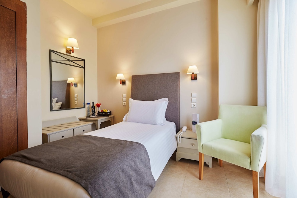 Giannoulis - Santa Marina Beach Hotel 30/77