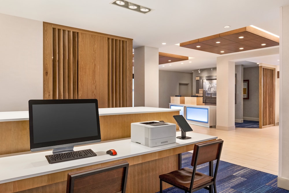 Holiday Inn Express Hotel Suites Denver Airport 28/34
