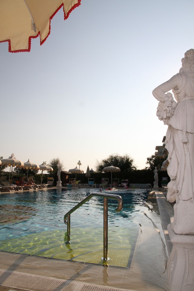 Luxor and Cairo The Beach Resort 33/44