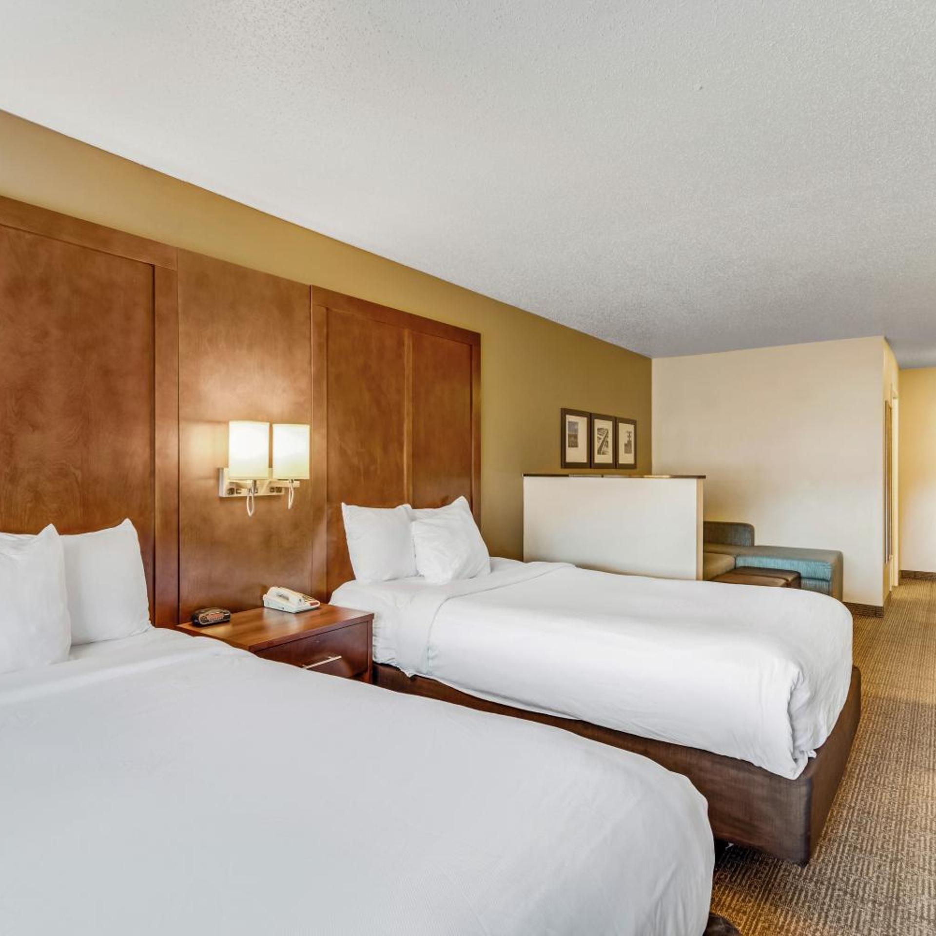SUITE, 2 DOUBLE BEDS