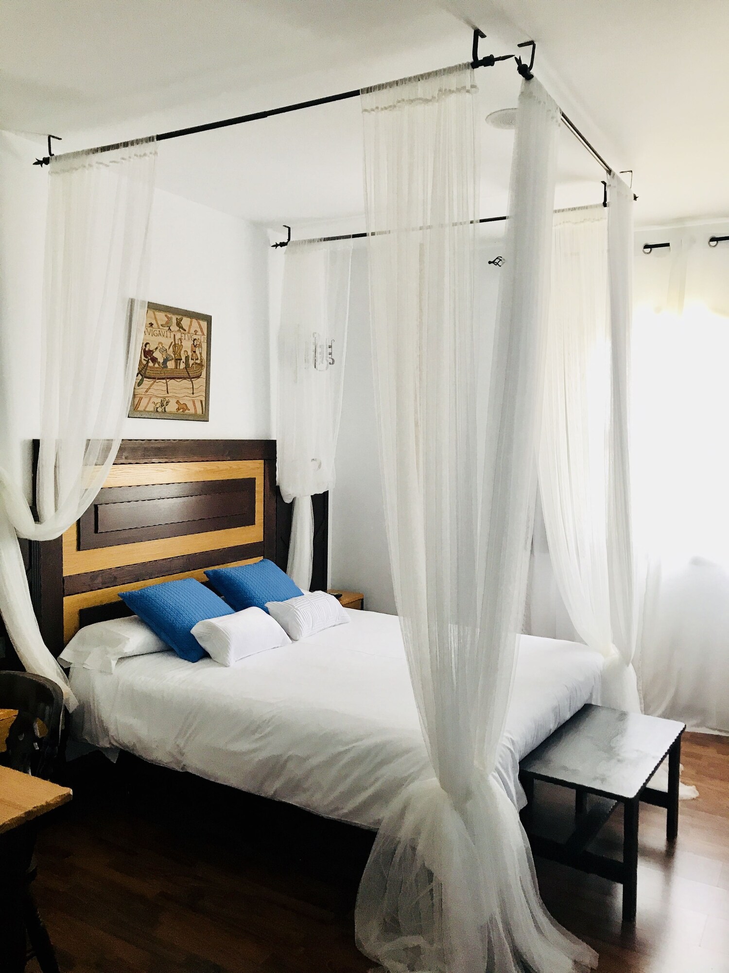 ROOM, SINGLE