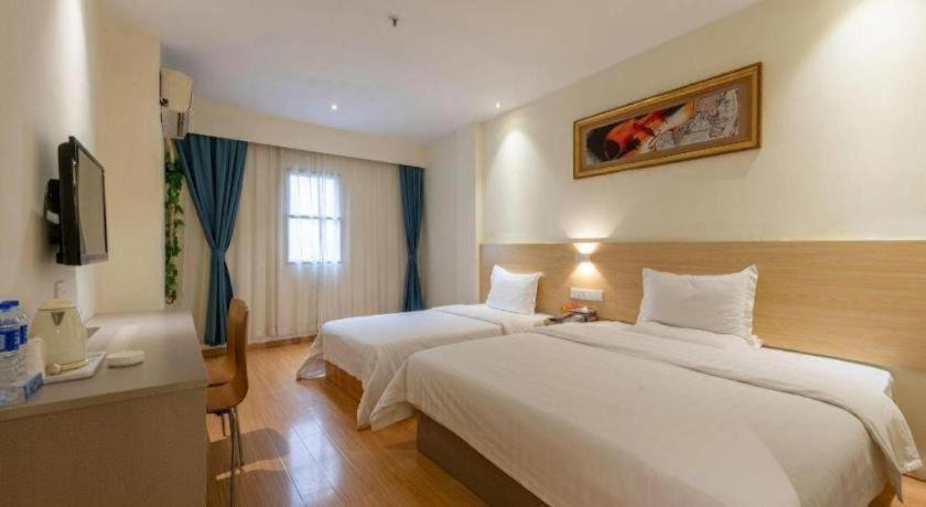 7 Days Inn (Foshan Zumiao Metro Station, Weiguo Road) 15/50