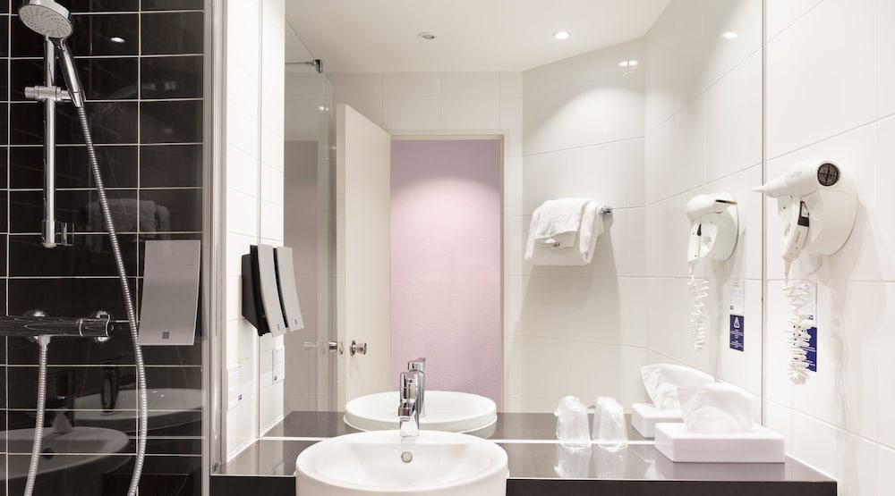 HOLIDAY INN EXPRESS AMIENS 26/73