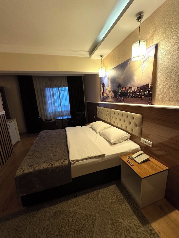 LUCID HOTEL 23/32
