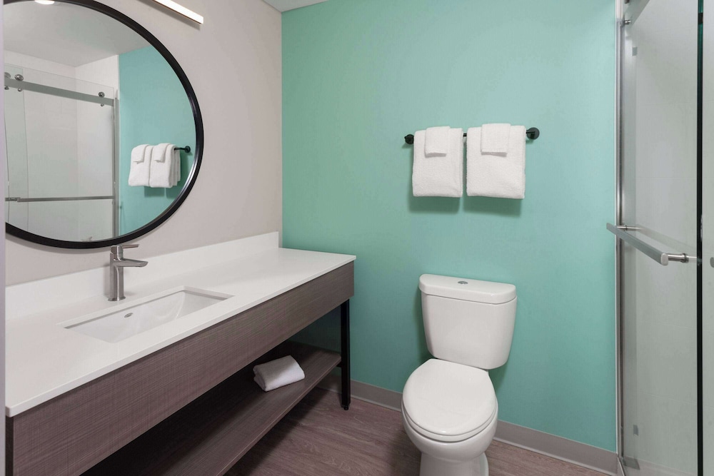 ECHO Suites Extended Stay by Wyndham Madison 47/53