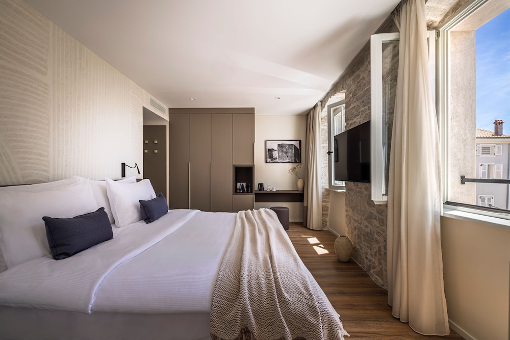 Villa, Queen Bed, Old Town View, Sofa