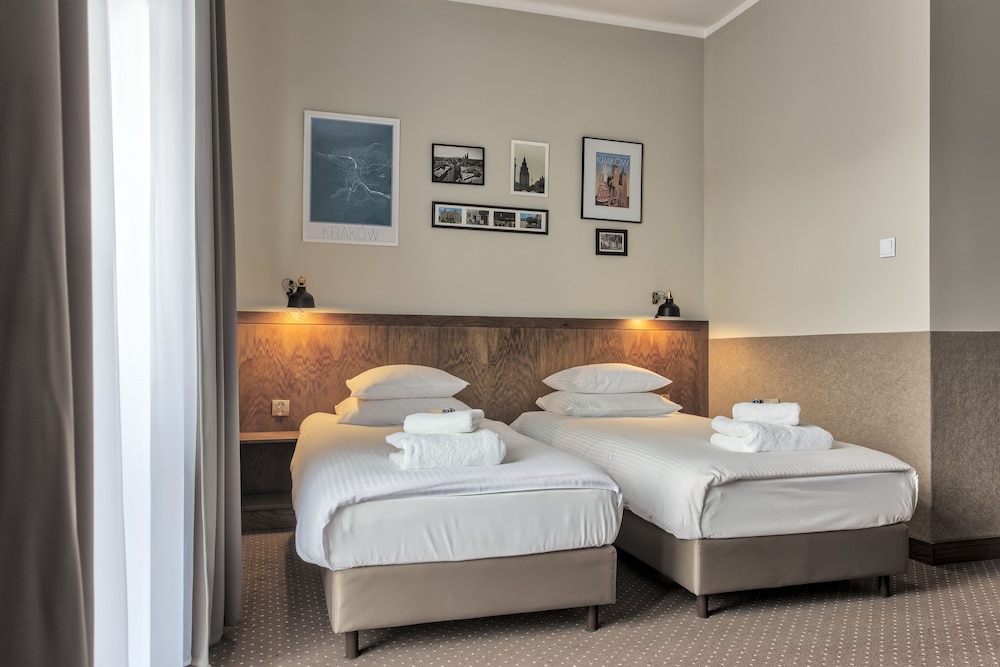 CLASSIC, DOUBLE OR TWIN BED, CITY VIEW