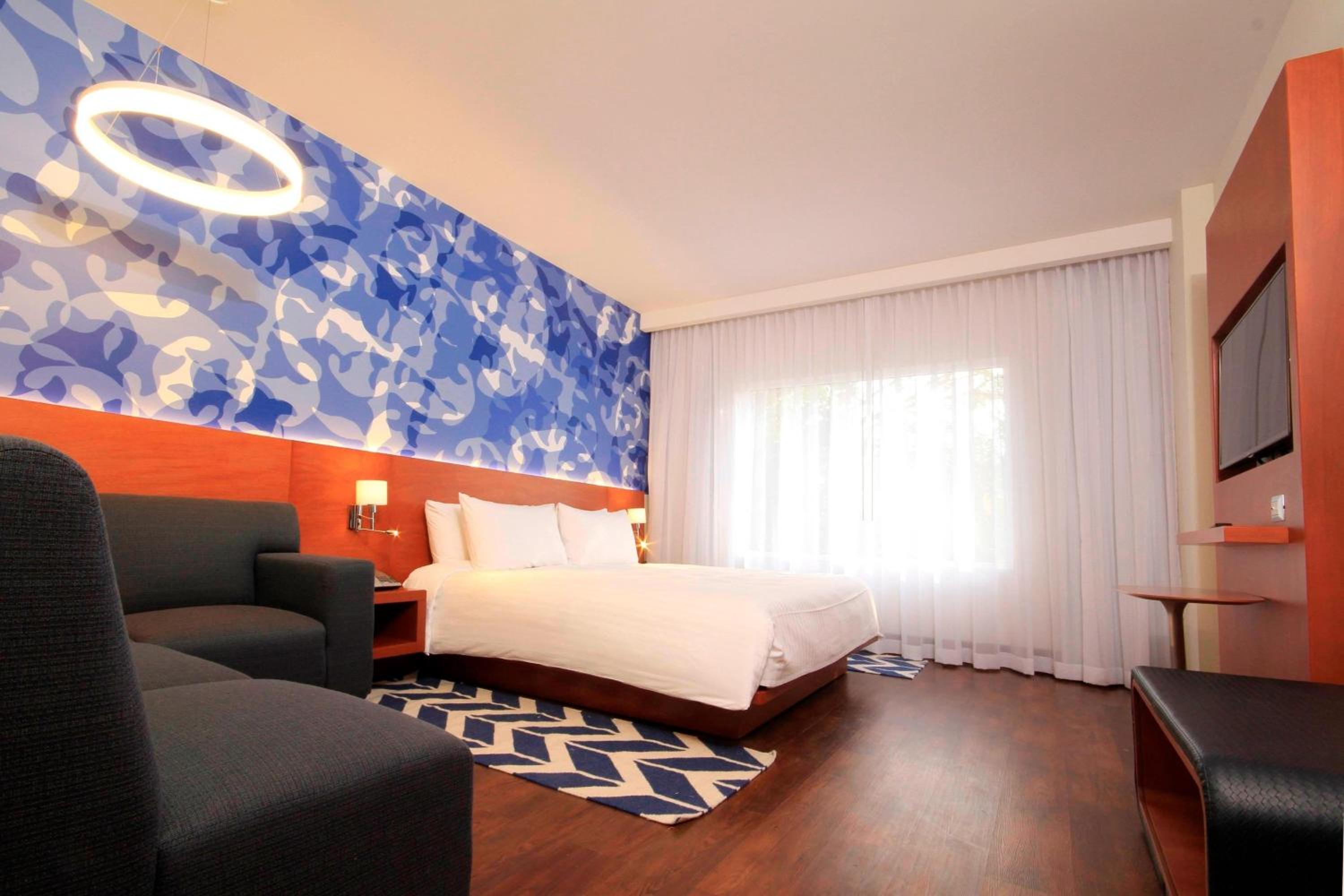 Tower, Guest Room, King Bed