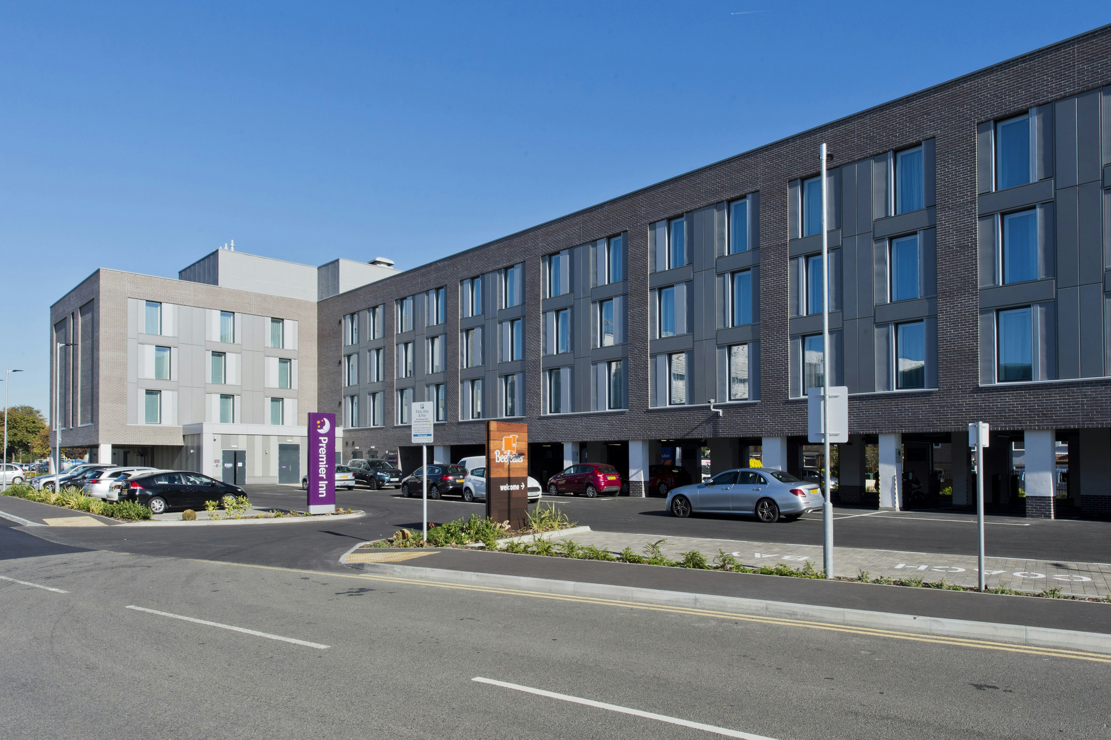 Premier Inn London Hayes, Heathrow (Hyde Park) 26/32