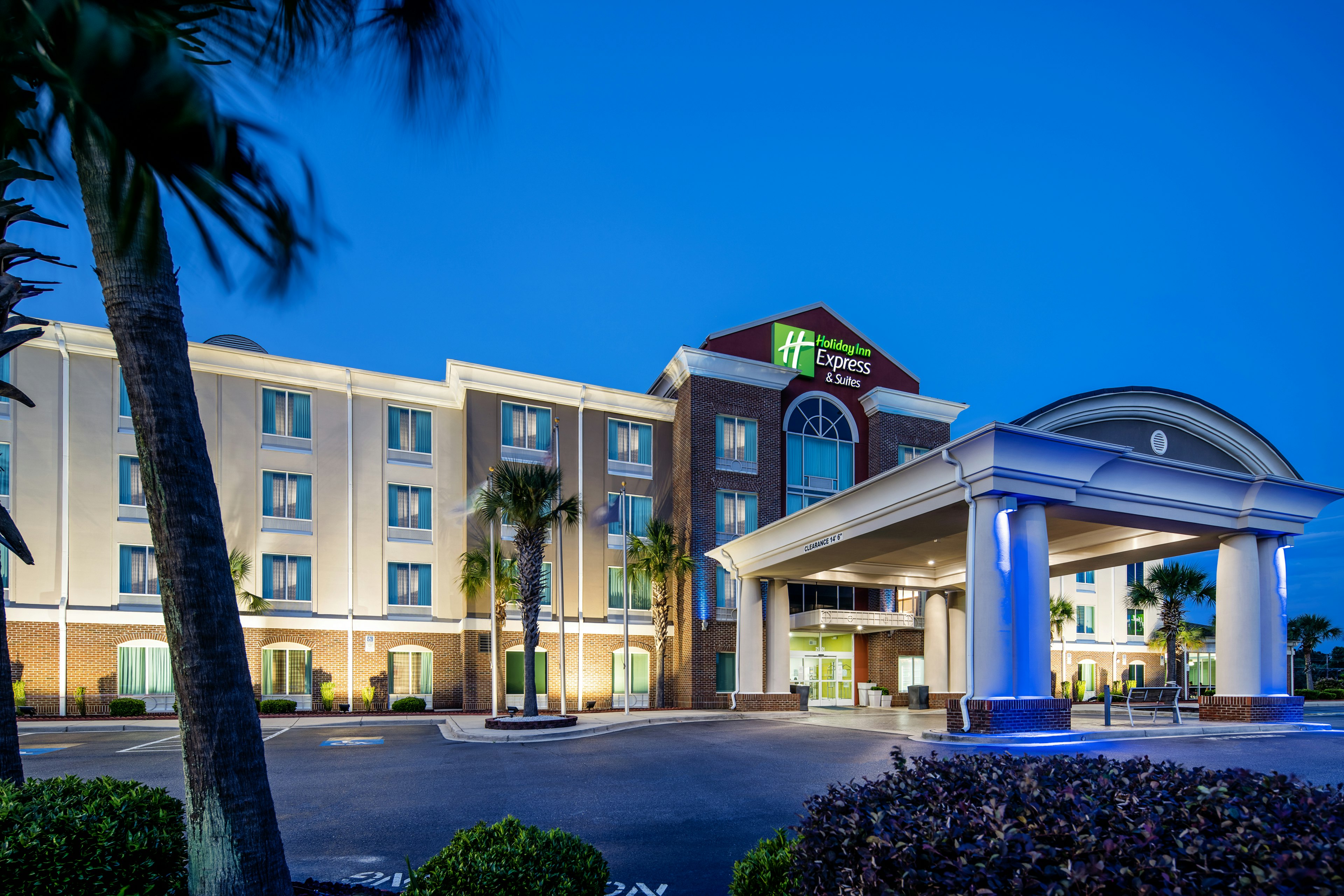 Holiday Inn Express Hotel and Suites Florence I-95 at Hwy 327 5/51