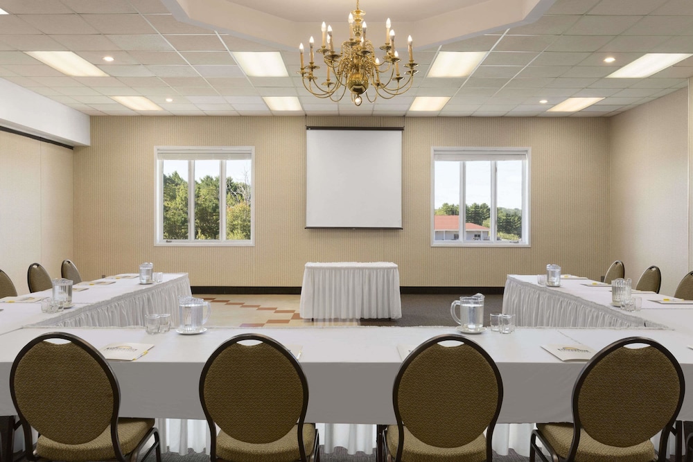 Days Inn by Wyndham Bridgewater Conference Center 36/40
