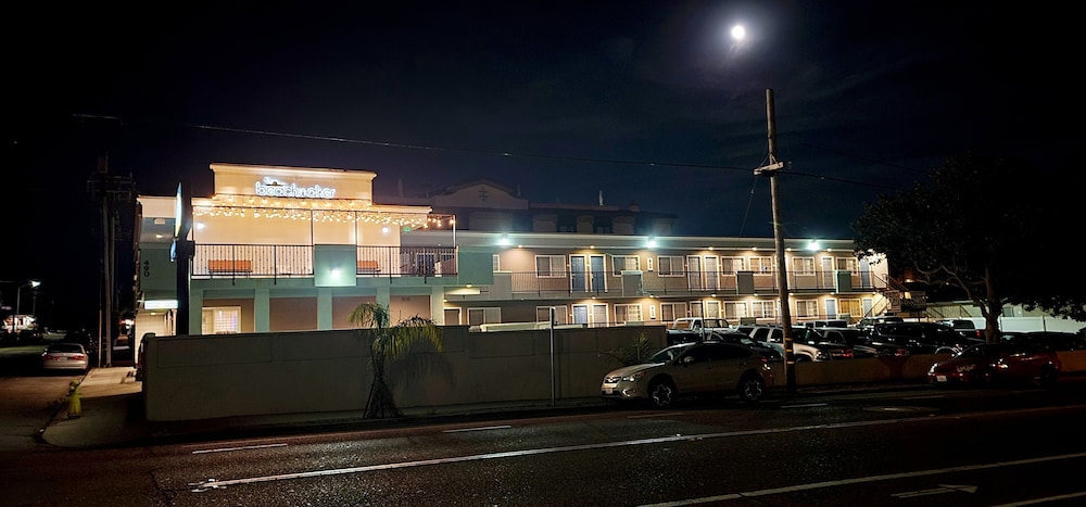 Beachwalker Inn and Suites 3/50