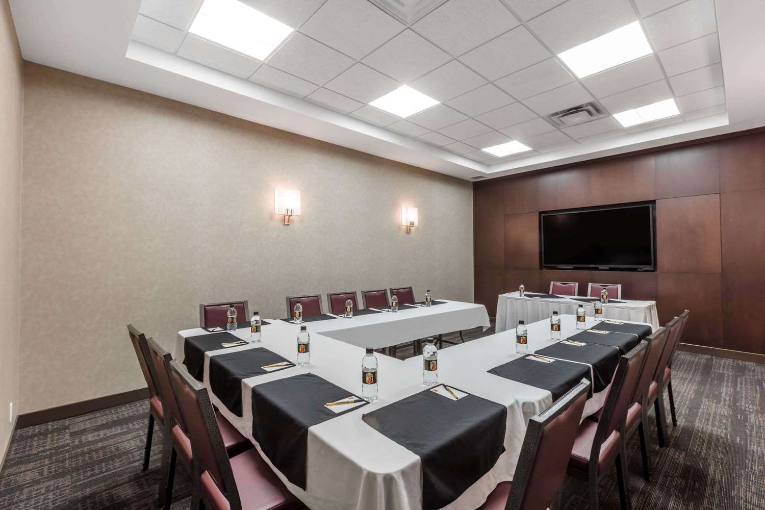 Super 8 By Wyndham Wetaskiwin 6/7