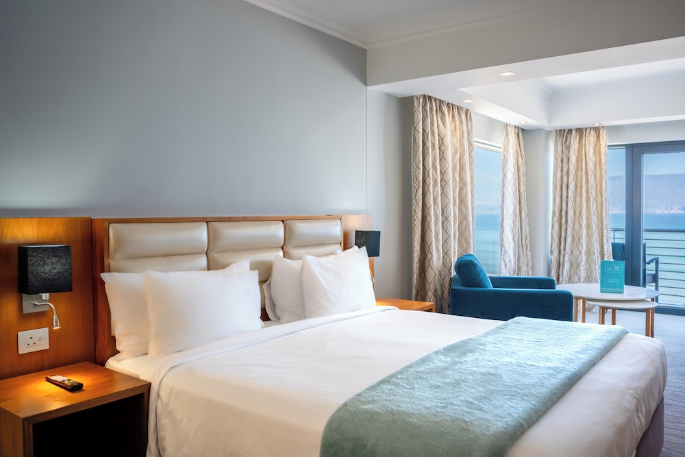 Mountain, Junior Suite, King Bed, Sea View, Balcony