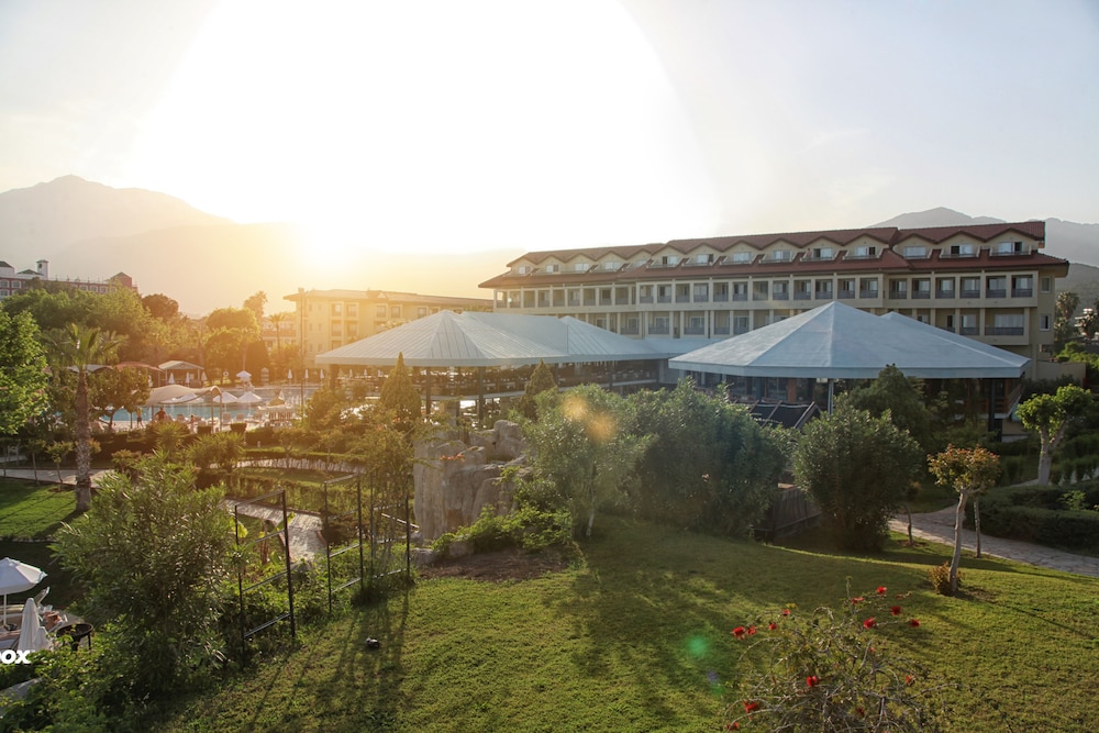 Queens Park Le Jardin in KEMER