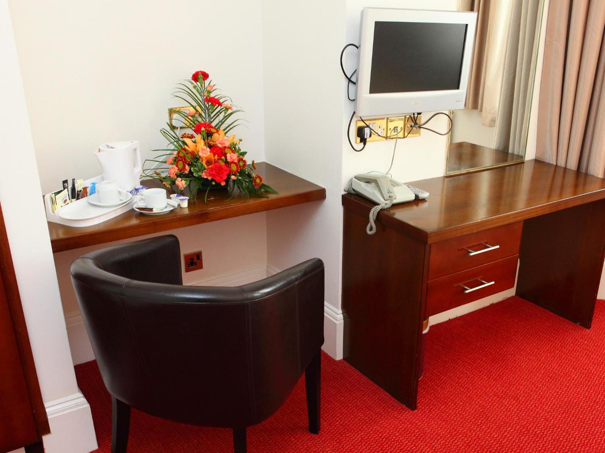 Gatwick Cambridge Hotel 47/53