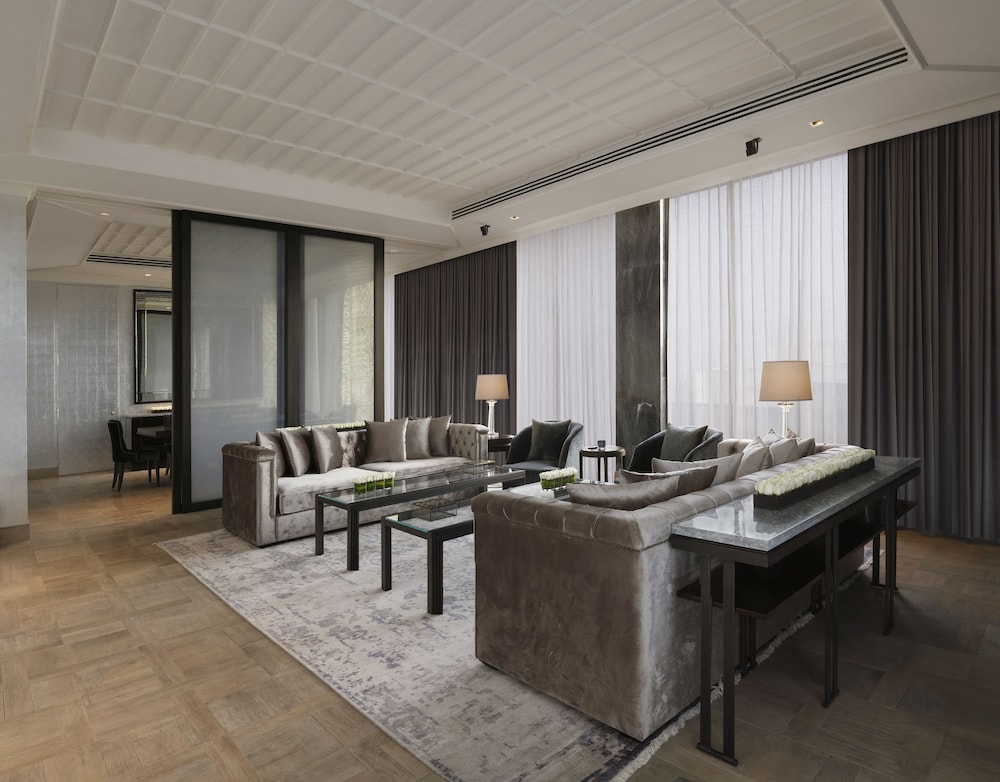 Roseate House New Delhi 37/38
