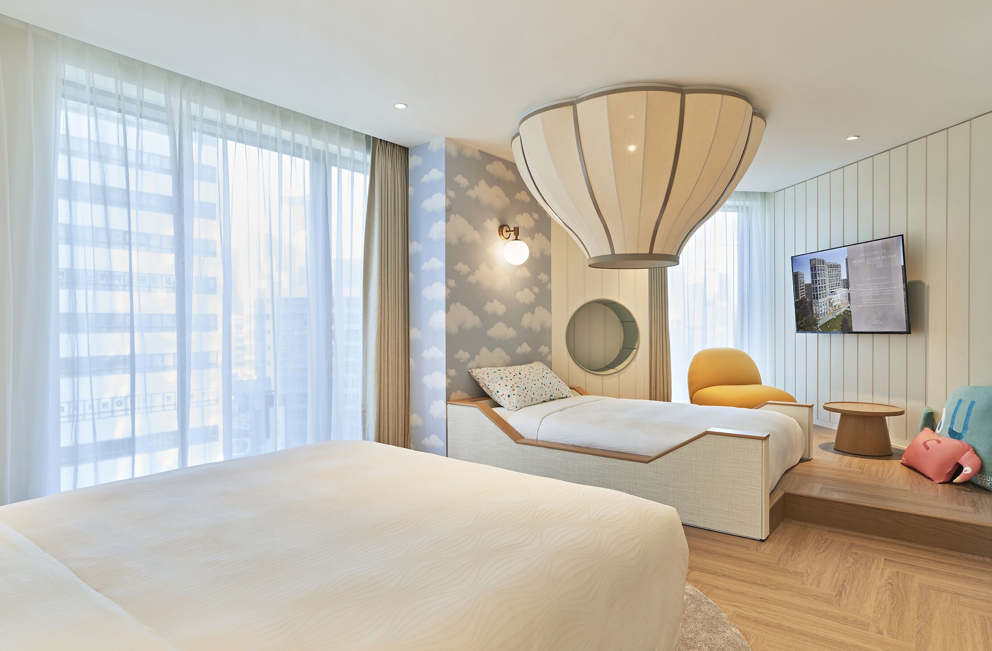 KIDS, DELUXE, TWIN BEDS, CITY VIEW
