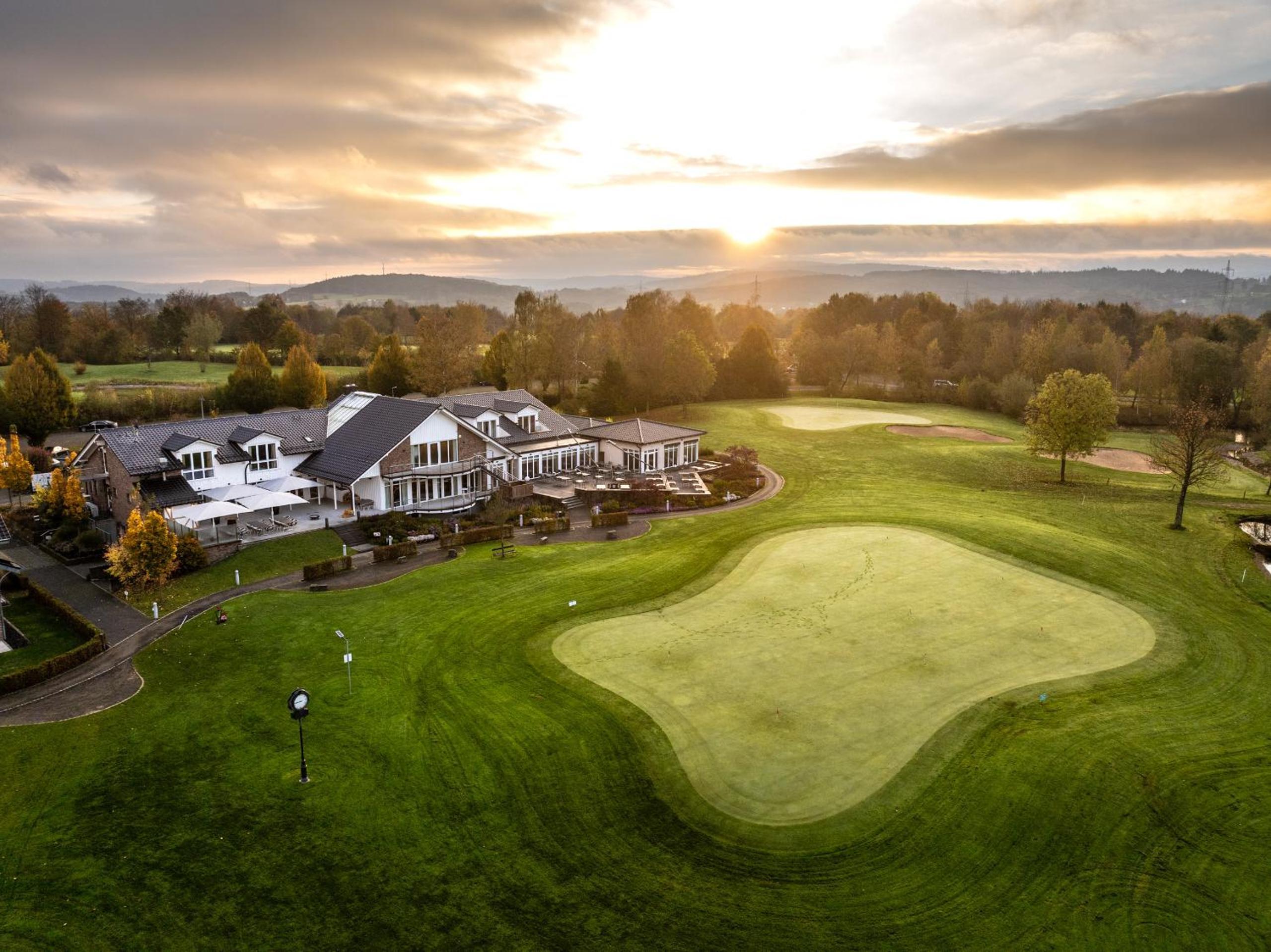 Gut Heckenhof Hotel & Golfresort an der Sieg GmbH & Co. KG 44/50