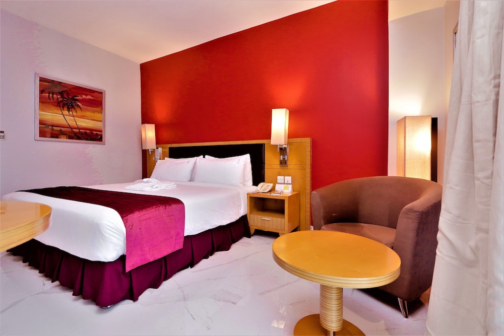 Holiday Inn Dar Es Salaam City Center 24/76