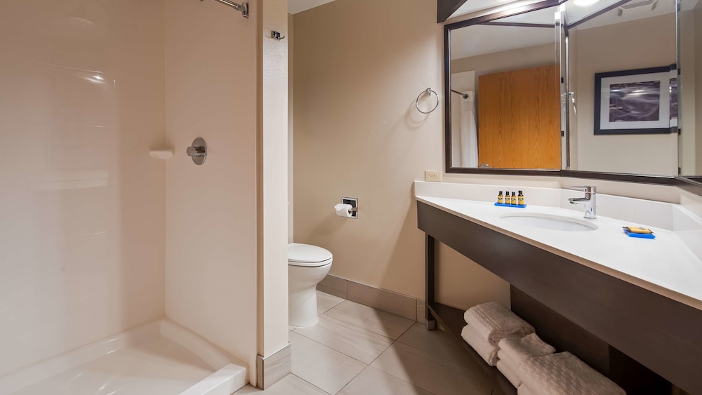 Best Western Plus Hudson I-94 25/28