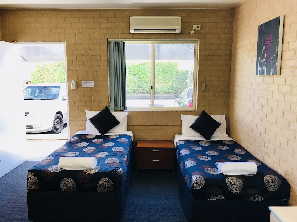THE SHAMROCK HOTEL 20/38