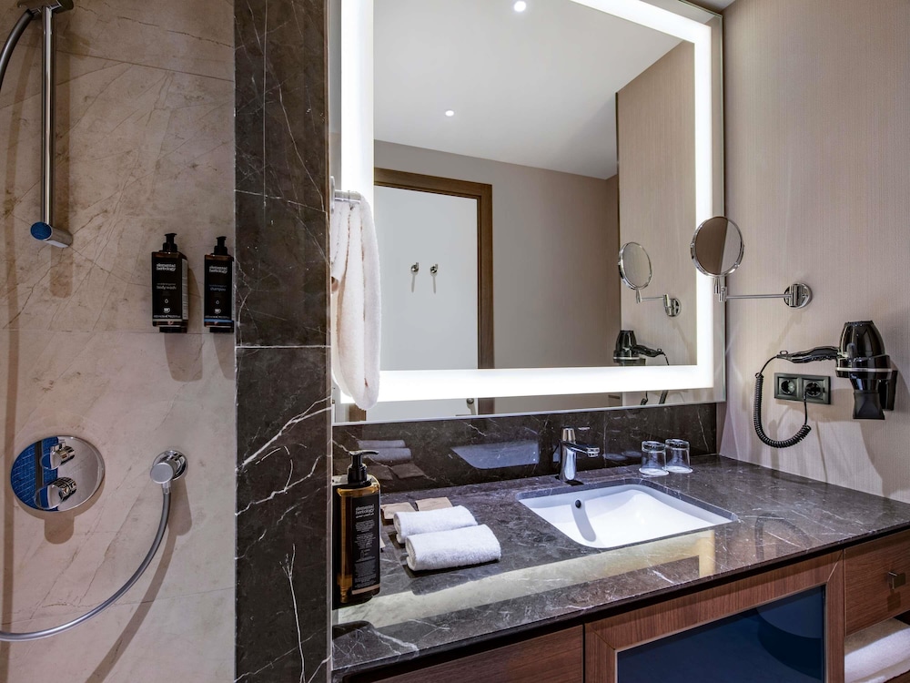 Tbilisi Philharmonic by Mercure Hotel 48/48