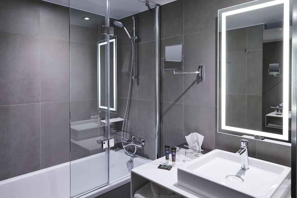 NOVOTEL BIRMINGHAM AIRPORT 63/66