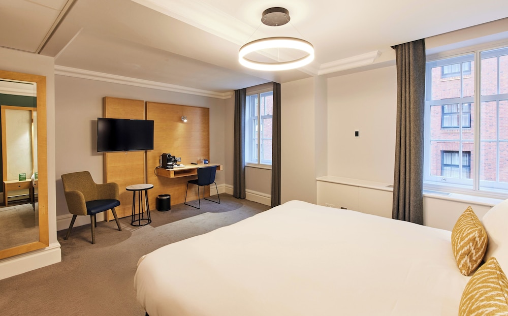 DELUXE, KING BED