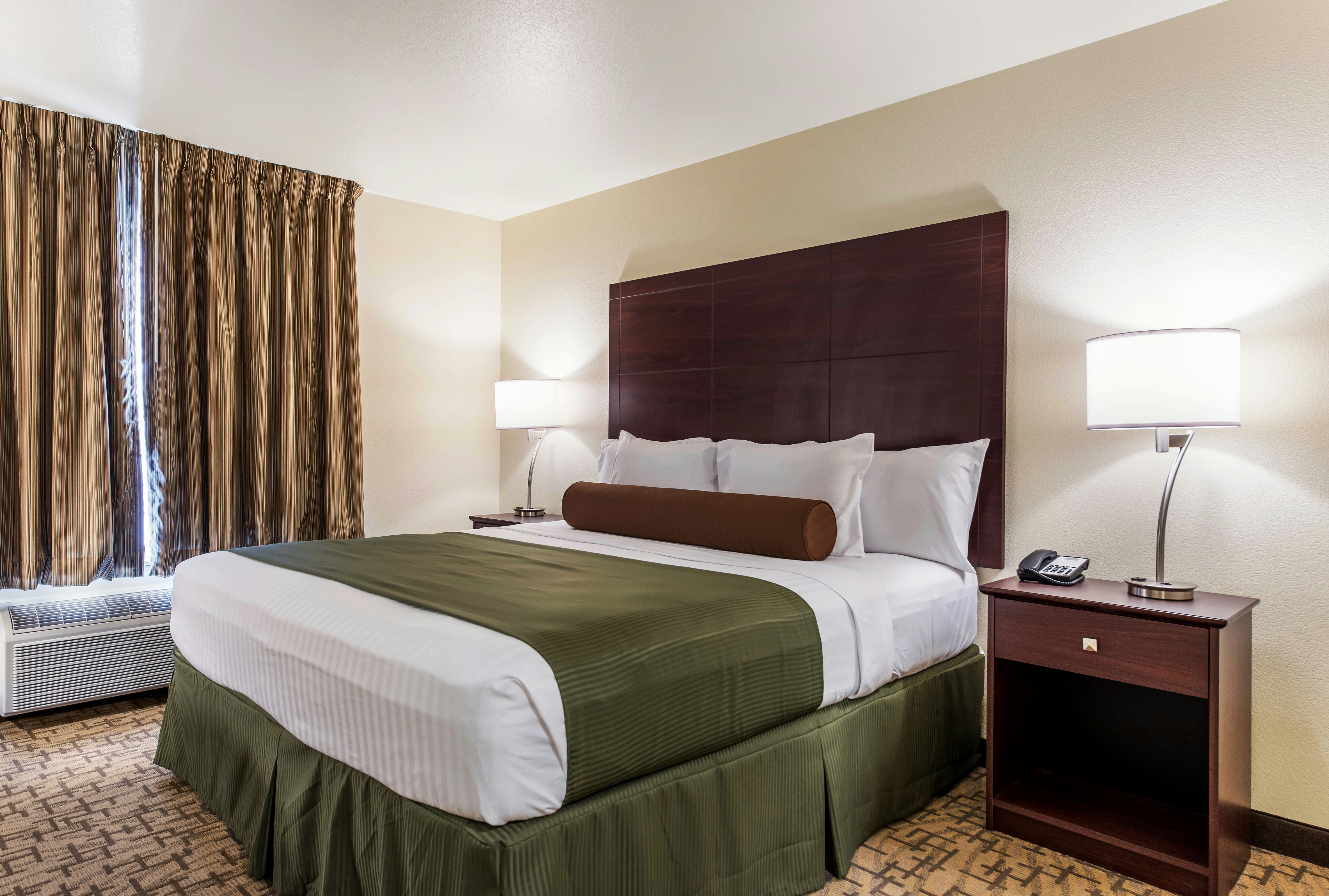 Cobblestone Hotel & Suites - Hutchinson 3/25