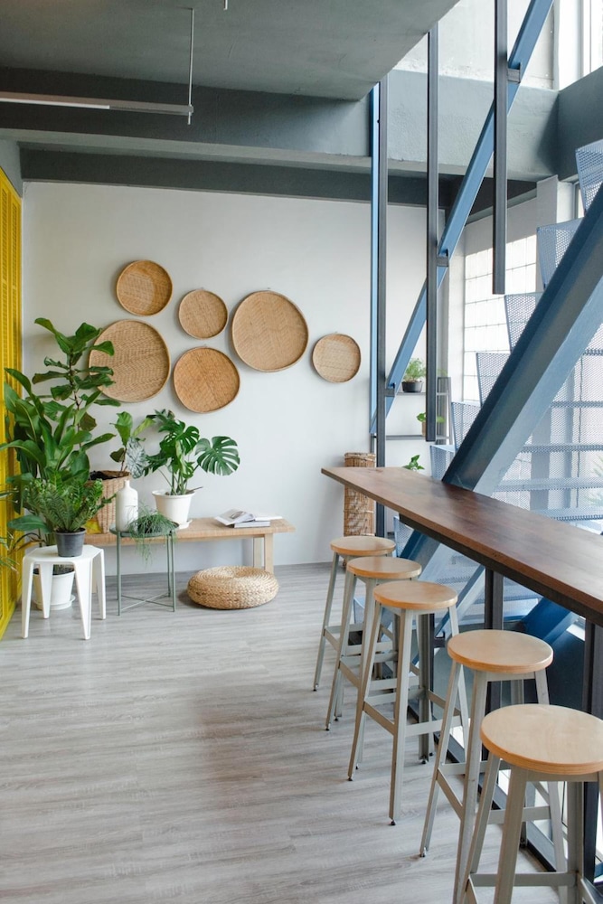 Whereder Poshtel 39/50