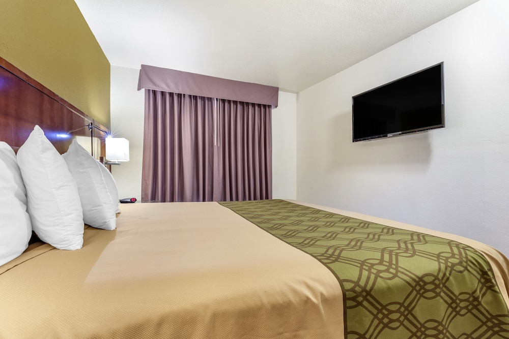 Rose City Inn And Suites 16/27