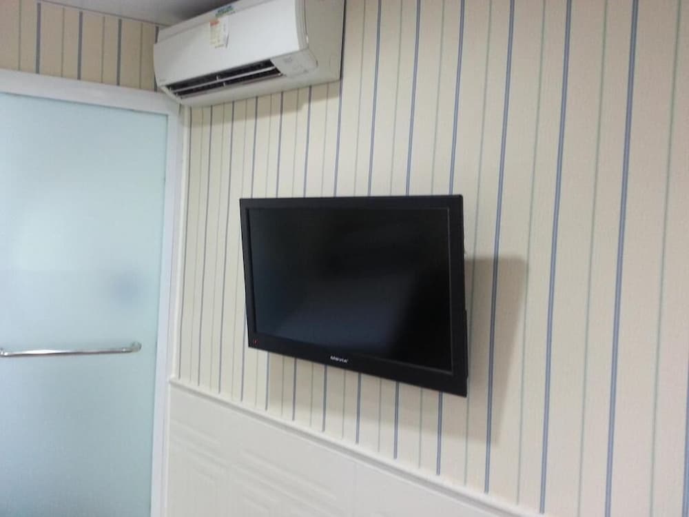 K & B Hostel 50/64