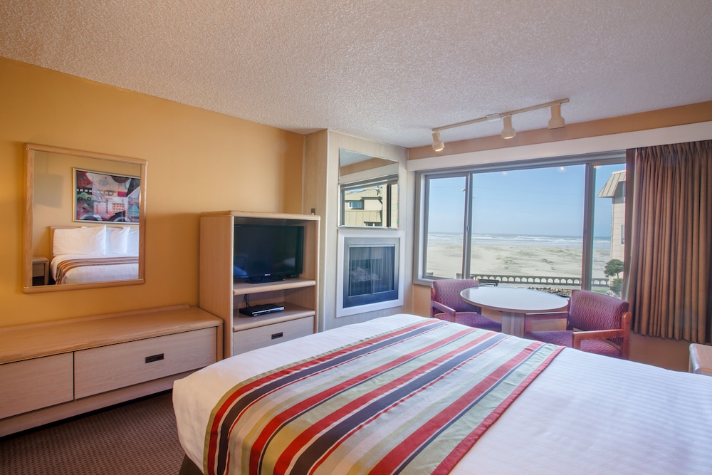 Ebb Tide Oceanfront Inn 18/73