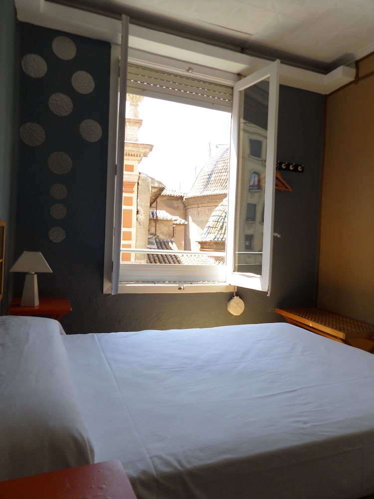 RUSSAFA YOUTH HOSTEL 34/54