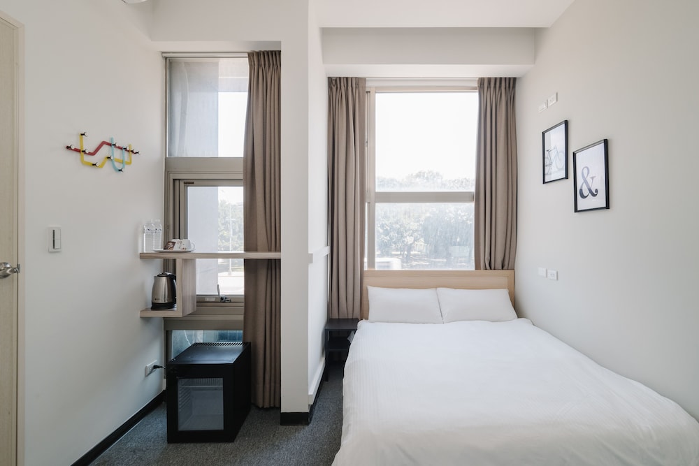 CJ Hotel 13/77