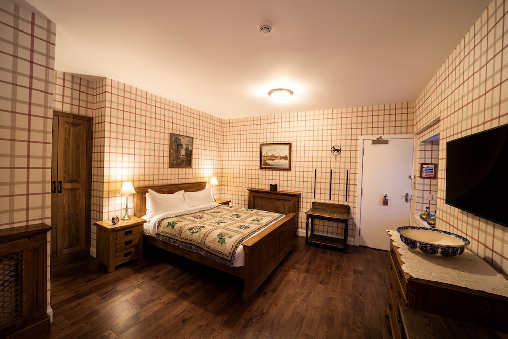 Highland, Junior Suite, King Bed, Pet Friendly