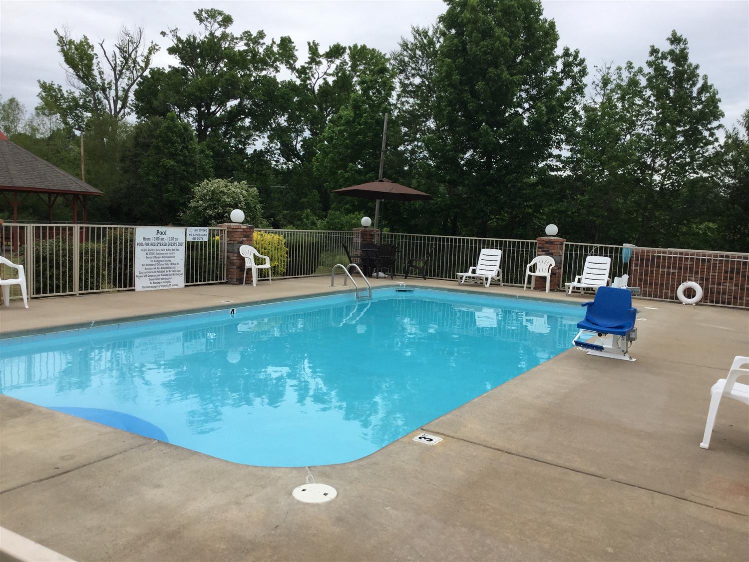 Americas Best Value Inn Cabot 8/8