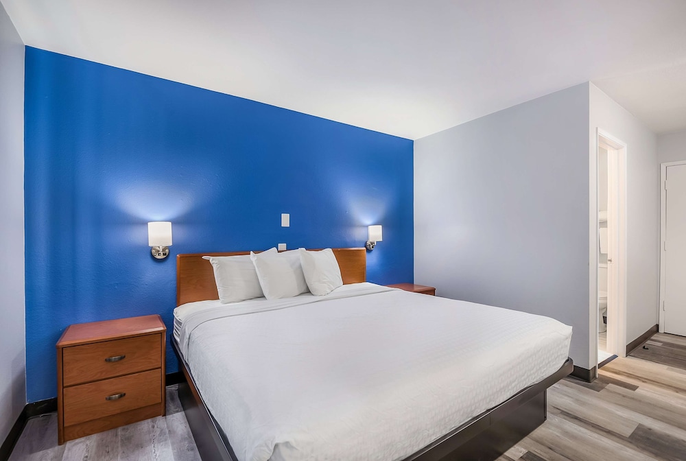 Americas Best Value Inn East Peoria 23/34