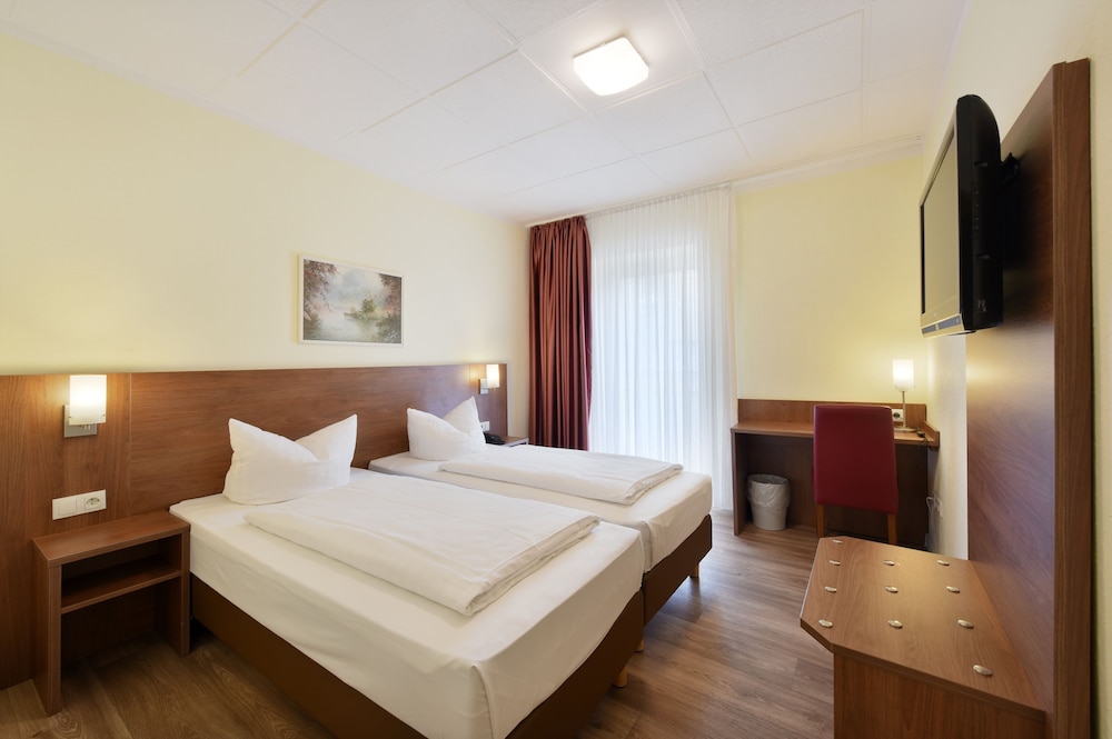 Hotel Schumacher Dusseldorf 22/66