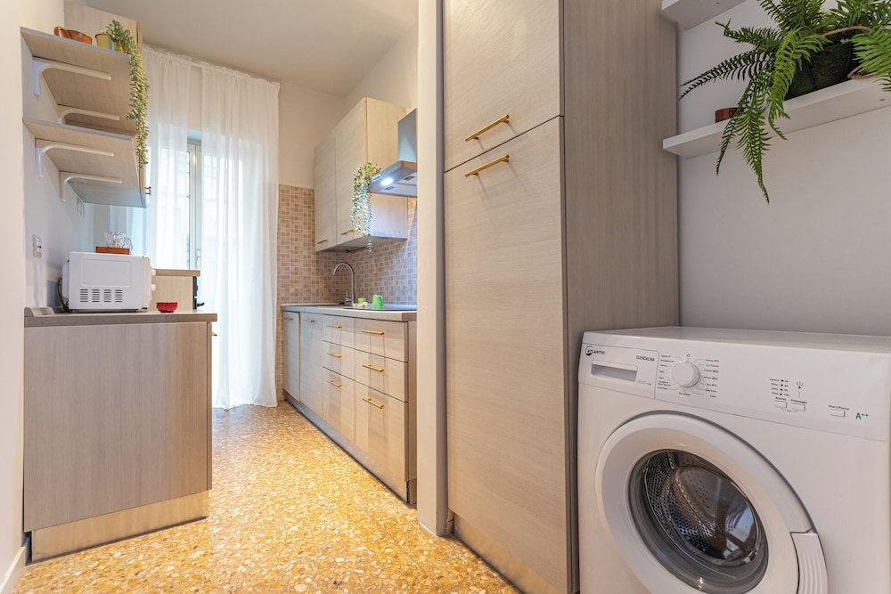 Cozy Flat Near Colosseum 2/48