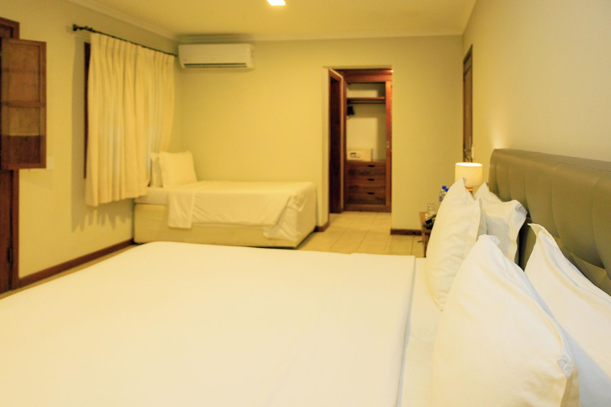 Room, Triple, Double and Twin Beds, Sea Front, Main Building، Vila Angatu Eco Resort and Spa 3/9