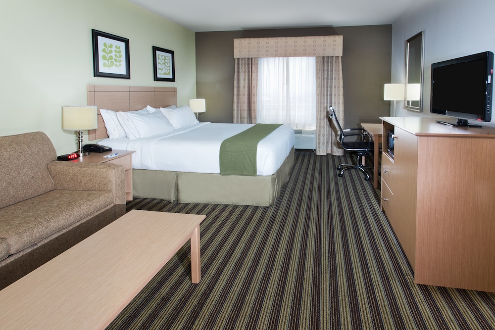 Holiday Inn Express Hotel And Suites Alvarado 20/50