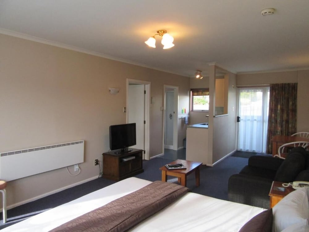 Parklands Motor Lodge 27/65